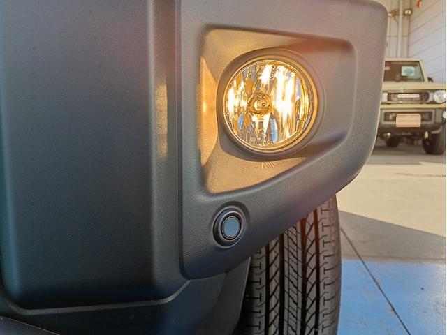 ジムニー ＸＣ　マイナー後モデル☆５型☆１１月登録未使用☆デュアルセンサーブレーキサポートＩＩ☆リアパーキングセンサー☆アダプティブクルーズコントロール☆前席シートヒーター☆ＬＥＤヘッドライト（43枚目）