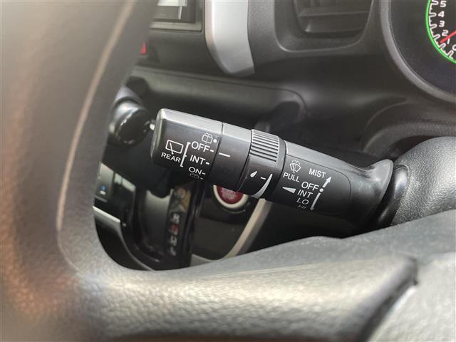 G・Lパッケージ stradaナビ(CN-R502D) フルセグTV Bluetooth CD/DVD再生 バックカメラ ETC 前席シートヒーター 片側パワースライドドア フロアマット CTBA ステアリングスイッチ(7枚目)