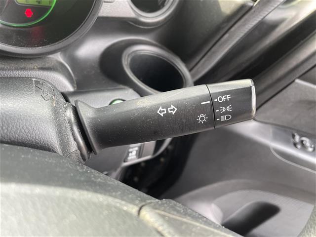 G・Lパッケージ stradaナビ(CN-R502D) フルセグTV Bluetooth CD/DVD再生 バックカメラ ETC 前席シートヒーター 片側パワースライドドア フロアマット CTBA ステアリングスイッチ(8枚目)