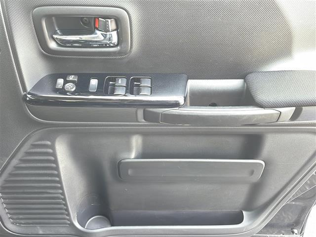 スペーシアカスタム ハイブリッドＸＳ　禁煙車　ＫＥＮＷＯＯＤナビ　ＭＤＶ－Ｚ９０４Ｗ　ＤＴＶ　ＣＤ　ＤＶＤ　ＢＴ　バックカメラ　ビルトインＥＴＣ　両側パワースライドドア　前方ドライブレコーダー　衝突軽減システム　アイドリングストップ（20枚目）