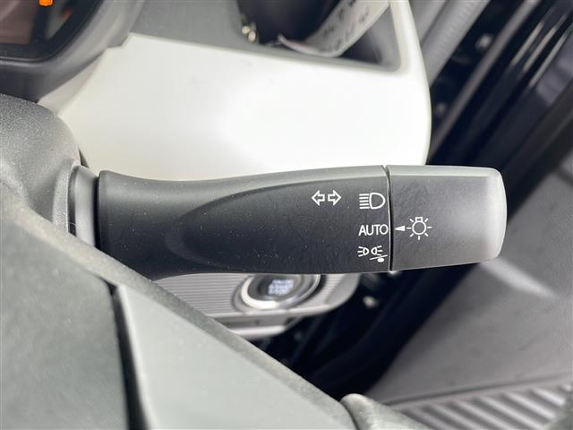 ハイブリッドＸＧ　禁煙車　社外オーディオ　ＣＤ　ＵＳＢ　ＡＵＸ　スマートキー　ＥＴＣ　両側スライドドア　コーナーセンサー　センターアームレスト　ヘッドライトレベライザー　電動格納ミラー　パワーウィンドウ(9枚目)