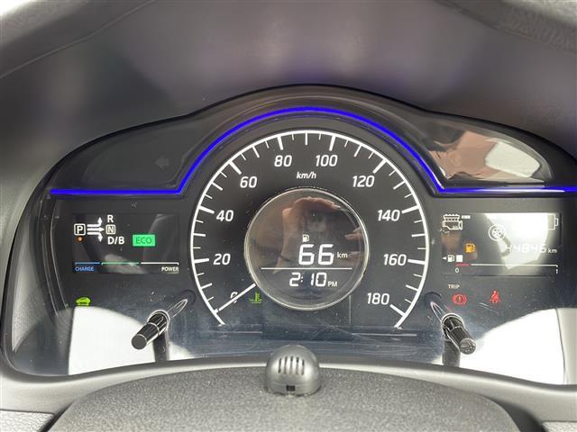 ノート ｅ－パワー　メダリスト　純正メモリナビ　ＤＴＶ　ＤＶＤ　Ｂｌｕｅｔｏｏｔｈ　衝突軽減　レーンキープアシスト　先行車発進検知　全周囲カメラ　コーナーセンサー　プッシュスタート　ＥＴＣ　ドライブレコーダー　ハーフレザー（4枚目）