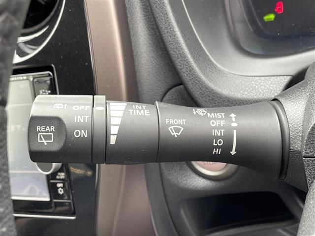 ノート ｅ－パワー　メダリスト　純正メモリナビ　ＤＴＶ　ＤＶＤ　Ｂｌｕｅｔｏｏｔｈ　衝突軽減　レーンキープアシスト　先行車発進検知　全周囲カメラ　コーナーセンサー　プッシュスタート　ＥＴＣ　ドライブレコーダー　ハーフレザー（7枚目）