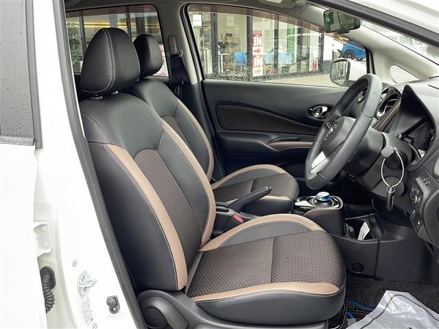 ノート ｅ－パワー　メダリスト　純正メモリナビ　ＤＴＶ　ＤＶＤ　Ｂｌｕｅｔｏｏｔｈ　衝突軽減　レーンキープアシスト　先行車発進検知　全周囲カメラ　コーナーセンサー　プッシュスタート　ＥＴＣ　ドライブレコーダー　ハーフレザー（18枚目）