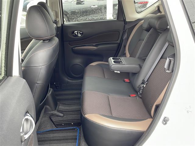 ノート ｅ－パワー　メダリスト　純正メモリナビ　ＤＴＶ　ＤＶＤ　Ｂｌｕｅｔｏｏｔｈ　衝突軽減　レーンキープアシスト　先行車発進検知　全周囲カメラ　コーナーセンサー　プッシュスタート　ＥＴＣ　ドライブレコーダー　ハーフレザー（21枚目）