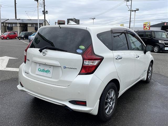 ノート ｅ－パワー　メダリスト　純正メモリナビ　ＤＴＶ　ＤＶＤ　Ｂｌｕｅｔｏｏｔｈ　衝突軽減　レーンキープアシスト　先行車発進検知　全周囲カメラ　コーナーセンサー　プッシュスタート　ＥＴＣ　ドライブレコーダー　ハーフレザー（29枚目）