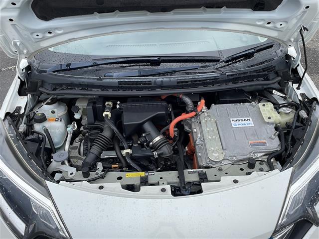 ノート ｅ－パワー　メダリスト　純正メモリナビ　ＤＴＶ　ＤＶＤ　Ｂｌｕｅｔｏｏｔｈ　衝突軽減　レーンキープアシスト　先行車発進検知　全周囲カメラ　コーナーセンサー　プッシュスタート　ＥＴＣ　ドライブレコーダー　ハーフレザー（35枚目）