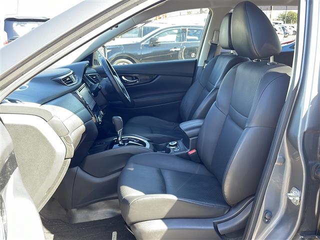 エクストレイル ２０Ｘｉ　フルセグテレビ　純正ナビ（Ｂｌｕｅｔｏｏｔｈ／ＤＴＶ／ＦＭ／ＡＭ）　プロパイロット　全席シートヒーター　前後ドラレコ　オートライト　衝突軽減　ビルトインＥＴＣ　ＨＩＤライト　スペアキー１本（25枚目）