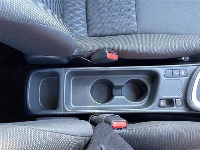 ヤリスクロス Ｇ　純正ディスプレイオーディオ　アラウンドビューモニター　冬タイヤ積載　トヨタセーフティセンス　クリアランスソナー　ステアリングスイッチ　ドアバイザー　取扱説明書　保証書（12枚目）