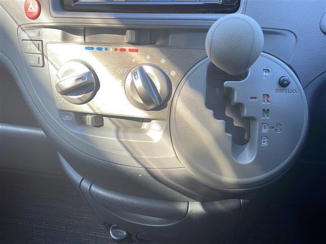 シエンタ Xリミテッド ワンオーナー 純正HDDナビ:NHDT-W58 冬タイヤ積載 ドアバイザー 保証書(9枚目)