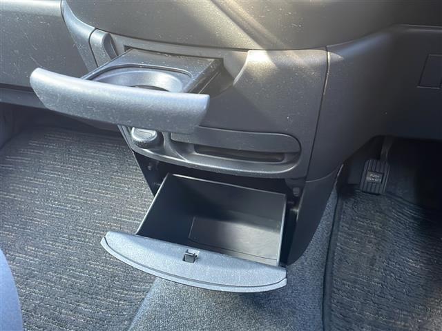 シエンタ Xリミテッド ワンオーナー 純正HDDナビ:NHDT-W58 冬タイヤ積載 ドアバイザー 保証書(10枚目)