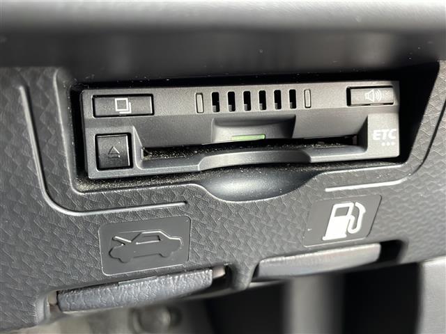 ルーミー カスタムG 純正9インチナビ(Bluetooth/AM/FM/CD/DVD) フルセグTV レーダークルーズコントロール 両側パワースライドドア 衝突軽減システム バックカメラ LEDヘッドライト(3枚目)