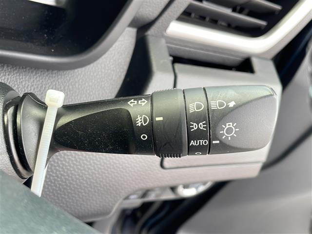 ルーミー カスタムG 純正9インチナビ(Bluetooth/AM/FM/CD/DVD) フルセグTV レーダークルーズコントロール 両側パワースライドドア 衝突軽減システム バックカメラ LEDヘッドライト(10枚目)