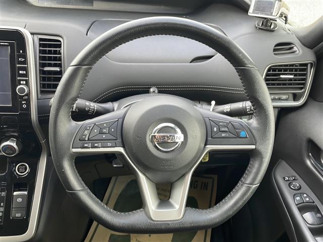 セレナ ハイウェイスター プロパイロットエディション 4WD メーカー純正ナビ フルセグTV・Bluetooth接続・CD/DVD再生 プロパイロット クルーズコントロール 後席モニター 両側電動ドア 冬タイヤ4本積載 コーナーセンサー(3枚目)