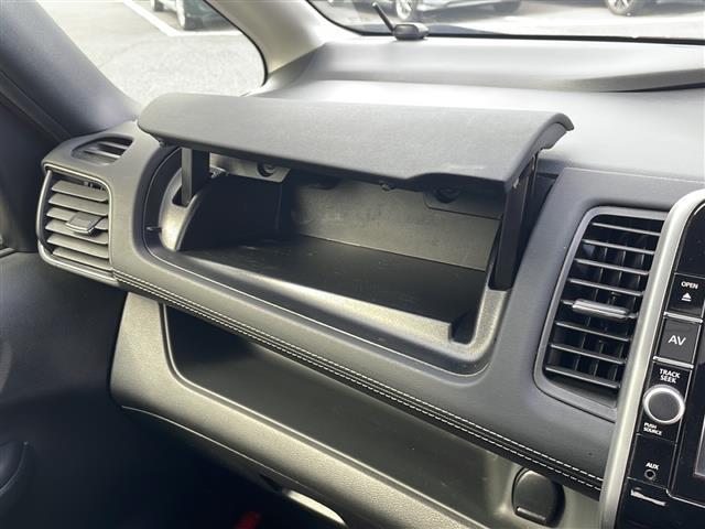 セレナ ハイウェイスター プロパイロットエディション 4WD メーカー純正ナビ フルセグTV・Bluetooth接続・CD/DVD再生 プロパイロット クルーズコントロール 後席モニター 両側電動ドア 冬タイヤ4本積載 コーナーセンサー(11枚目)