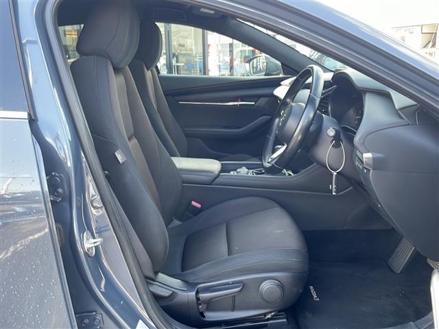 MAZDA3ファストバック 15Sツーリング 純正メモリナビ(Bluetooth/AM/FM/CD/DVD) フルセグTV クルーズコントロール バックカメラ 衝突軽減システム ブラインドスポットアシスト 純正AW付サマータイヤ(20枚目)