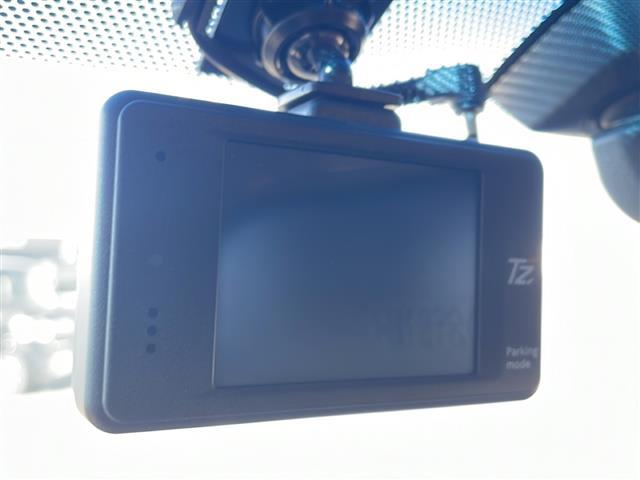 エスティマハイブリッド アエラス　プレミアムエディション　純正メモリナビ（ＡＭ／ＦＭ／Ｂｌｕｅｔｏｏｔｈ／ＣＤ／ＤＶＤ）　フルセグＴＶ　バックカメラ　両側パワースライドドア　パワーシート（運転席）　アダプティブクルーズコントロール　オットマン（3枚目）