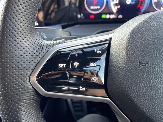 ゴルフGTI ベースグレード 純正メモリナビ(AppConnect/フルセグTV) デジタルコックピット レーダークルーズコントロール ヘッドアップディスプレイ バックカメラ シートヒーター ステアリングヒーター(6枚目)