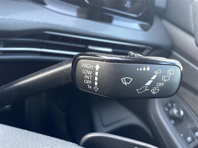 ゴルフGTI ベースグレード 純正メモリナビ(AppConnect/フルセグTV) デジタルコックピット レーダークルーズコントロール ヘッドアップディスプレイ バックカメラ シートヒーター ステアリングヒーター(9枚目)