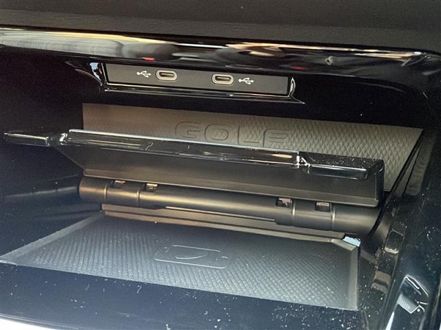 ゴルフGTI ベースグレード 純正メモリナビ(AppConnect/フルセグTV) デジタルコックピット レーダークルーズコントロール ヘッドアップディスプレイ バックカメラ シートヒーター ステアリングヒーター(13枚目)
