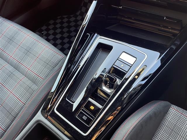 ゴルフGTI ベースグレード 純正メモリナビ(AppConnect/フルセグTV) デジタルコックピット レーダークルーズコントロール ヘッドアップディスプレイ バックカメラ シートヒーター ステアリングヒーター(14枚目)