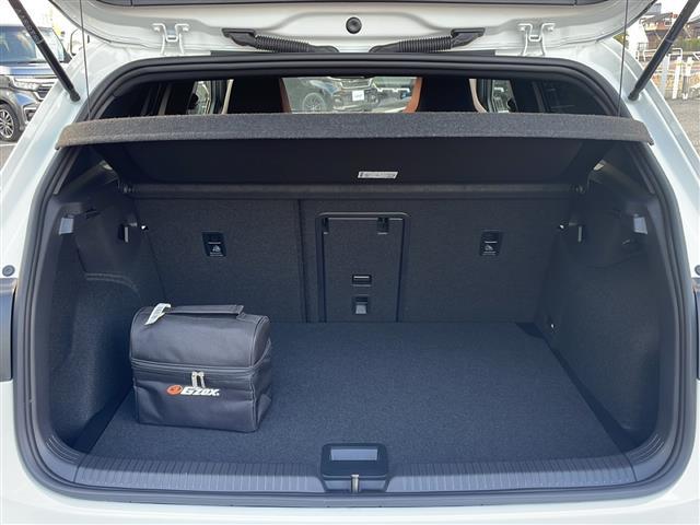 ゴルフGTI ベースグレード 純正メモリナビ(AppConnect/フルセグTV) デジタルコックピット レーダークルーズコントロール ヘッドアップディスプレイ バックカメラ シートヒーター ステアリングヒーター(28枚目)