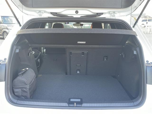 ゴルフGTI ベースグレード 純正メモリナビ(AppConnect/フルセグTV) デジタルコックピット レーダークルーズコントロール ヘッドアップディスプレイ バックカメラ シートヒーター ステアリングヒーター(30枚目)
