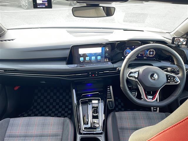 ゴルフGTI ベースグレード 純正メモリナビ(AppConnect/フルセグTV) デジタルコックピット レーダークルーズコントロール ヘッドアップディスプレイ バックカメラ シートヒーター ステアリングヒーター(42枚目)