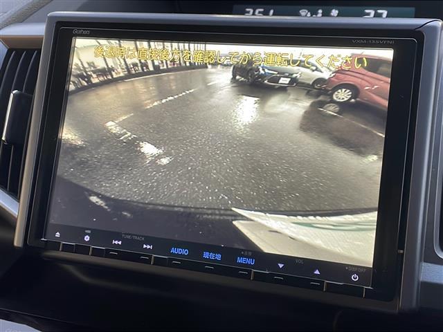 ステップワゴンスパーダ Ｚ　クールスピリット　４ＷＤ　ナビ；ＶＸＭ－１３５ＶＦＮｉ（ＤＴＶ／フルセグ）　バックカメラ　ビルトインＥＴＣ　オートライト　両側電動ドア　アイドリングストップ　スペアキー１本　パドルシフト　ステアリングスイッチ（2枚目）