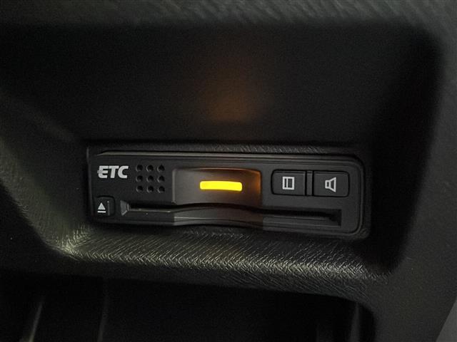 ステップワゴンスパーダ Ｚ　クールスピリット　４ＷＤ　ナビ；ＶＸＭ－１３５ＶＦＮｉ（ＤＴＶ／フルセグ）　バックカメラ　ビルトインＥＴＣ　オートライト　両側電動ドア　アイドリングストップ　スペアキー１本　パドルシフト　ステアリングスイッチ（3枚目）