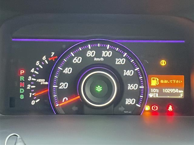 ステップワゴンスパーダ Ｚ　クールスピリット　４ＷＤ　ナビ；ＶＸＭ－１３５ＶＦＮｉ（ＤＴＶ／フルセグ）　バックカメラ　ビルトインＥＴＣ　オートライト　両側電動ドア　アイドリングストップ　スペアキー１本　パドルシフト　ステアリングスイッチ（4枚目）