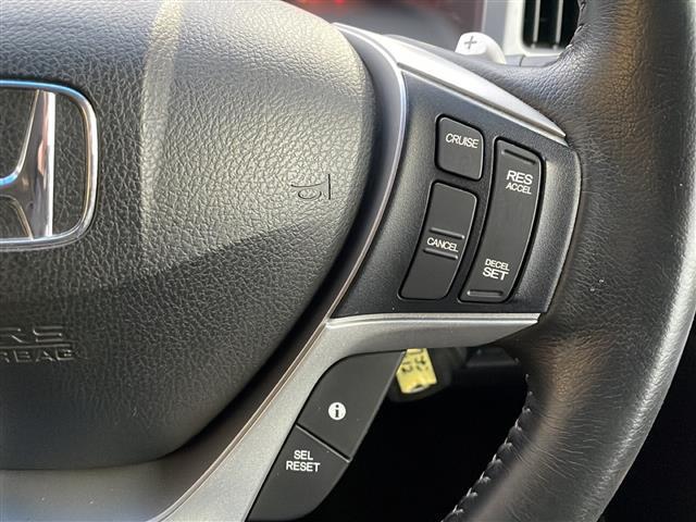 ステップワゴンスパーダ Ｚ　クールスピリット　４ＷＤ　ナビ；ＶＸＭ－１３５ＶＦＮｉ（ＤＴＶ／フルセグ）　バックカメラ　ビルトインＥＴＣ　オートライト　両側電動ドア　アイドリングストップ　スペアキー１本　パドルシフト　ステアリングスイッチ（7枚目）