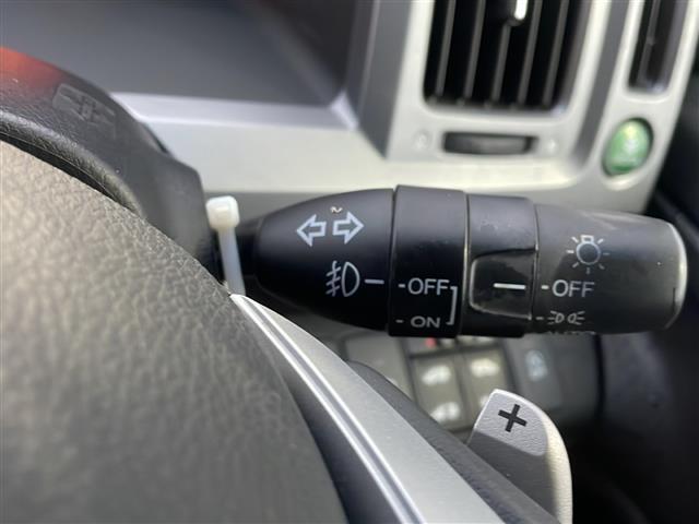 ステップワゴンスパーダ Ｚ　クールスピリット　４ＷＤ　ナビ；ＶＸＭ－１３５ＶＦＮｉ（ＤＴＶ／フルセグ）　バックカメラ　ビルトインＥＴＣ　オートライト　両側電動ドア　アイドリングストップ　スペアキー１本　パドルシフト　ステアリングスイッチ（9枚目）