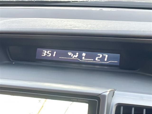 ステップワゴンスパーダ Ｚ　クールスピリット　４ＷＤ　ナビ；ＶＸＭ－１３５ＶＦＮｉ（ＤＴＶ／フルセグ）　バックカメラ　ビルトインＥＴＣ　オートライト　両側電動ドア　アイドリングストップ　スペアキー１本　パドルシフト　ステアリングスイッチ（10枚目）