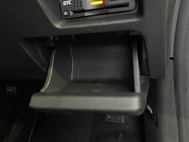 ステップワゴンスパーダ Ｚ　クールスピリット　４ＷＤ　ナビ；ＶＸＭ－１３５ＶＦＮｉ（ＤＴＶ／フルセグ）　バックカメラ　ビルトインＥＴＣ　オートライト　両側電動ドア　アイドリングストップ　スペアキー１本　パドルシフト　ステアリングスイッチ（17枚目）