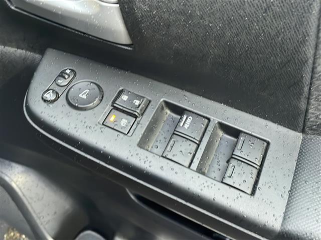 ステップワゴンスパーダ Ｚ　クールスピリット　４ＷＤ　ナビ；ＶＸＭ－１３５ＶＦＮｉ（ＤＴＶ／フルセグ）　バックカメラ　ビルトインＥＴＣ　オートライト　両側電動ドア　アイドリングストップ　スペアキー１本　パドルシフト　ステアリングスイッチ（20枚目）