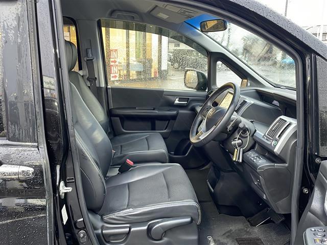 ステップワゴンスパーダ Ｚ　クールスピリット　４ＷＤ　ナビ；ＶＸＭ－１３５ＶＦＮｉ（ＤＴＶ／フルセグ）　バックカメラ　ビルトインＥＴＣ　オートライト　両側電動ドア　アイドリングストップ　スペアキー１本　パドルシフト　ステアリングスイッチ（21枚目）