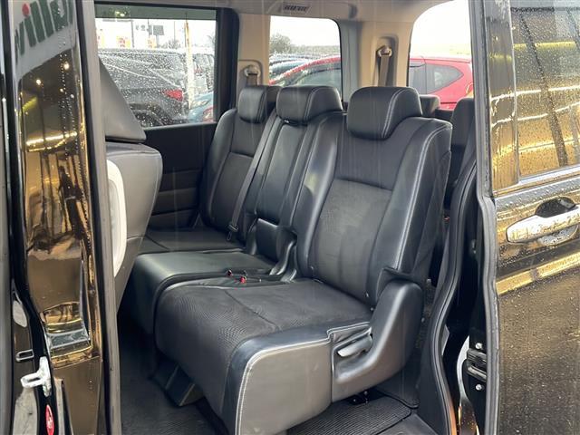 ステップワゴンスパーダ Ｚ　クールスピリット　４ＷＤ　ナビ；ＶＸＭ－１３５ＶＦＮｉ（ＤＴＶ／フルセグ）　バックカメラ　ビルトインＥＴＣ　オートライト　両側電動ドア　アイドリングストップ　スペアキー１本　パドルシフト　ステアリングスイッチ（24枚目）