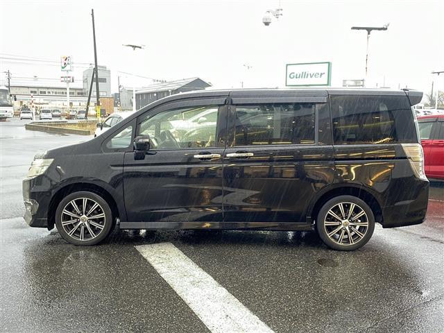 ステップワゴンスパーダ Ｚ　クールスピリット　４ＷＤ　ナビ；ＶＸＭ－１３５ＶＦＮｉ（ＤＴＶ／フルセグ）　バックカメラ　ビルトインＥＴＣ　オートライト　両側電動ドア　アイドリングストップ　スペアキー１本　パドルシフト　ステアリングスイッチ（31枚目）