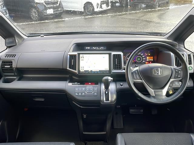 ステップワゴンスパーダ Ｚ　クールスピリット　４ＷＤ　ナビ；ＶＸＭ－１３５ＶＦＮｉ（ＤＴＶ／フルセグ）　バックカメラ　ビルトインＥＴＣ　オートライト　両側電動ドア　アイドリングストップ　スペアキー１本　パドルシフト　ステアリングスイッチ（42枚目）