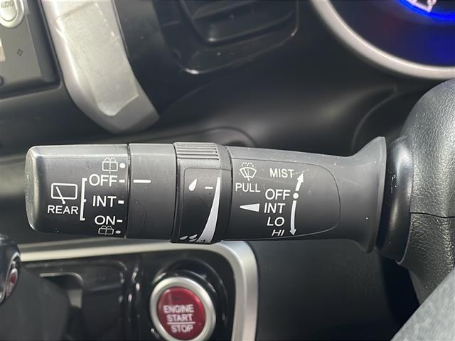 Ｎ－ＢＯＸカスタム ２トーンカラースタイル　Ｇ　ＳＳパッケージ　ナビ：ＶＸＭ－１５５ＶＸｉ（ＢＴ／ＤＴＶ／ＦＭ／ＡＭ／ワンセグ）　バックカメラ　両側電動ドア　スペアキー１本　ＥＴＣ　純正１４インチＡＷ　純正フロアマット　ウィンカーミラー　フォグランプ（5枚目）