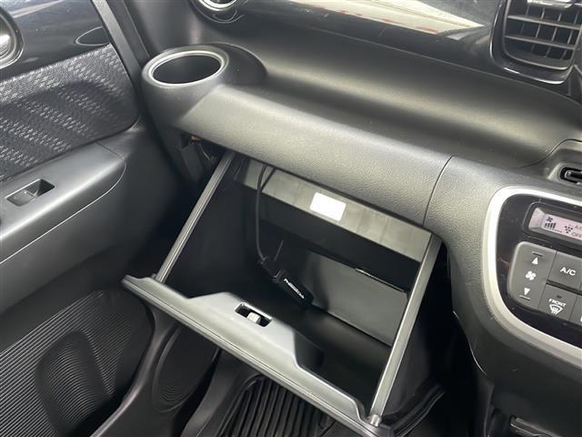 Ｎ－ＢＯＸカスタム ２トーンカラースタイル　Ｇ　ＳＳパッケージ　ナビ：ＶＸＭ－１５５ＶＸｉ（ＢＴ／ＤＴＶ／ＦＭ／ＡＭ／ワンセグ）　バックカメラ　両側電動ドア　スペアキー１本　ＥＴＣ　純正１４インチＡＷ　純正フロアマット　ウィンカーミラー　フォグランプ（16枚目）