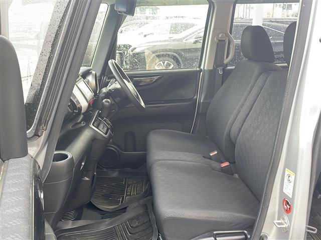 Ｎ－ＢＯＸカスタム ２トーンカラースタイル　Ｇ　ＳＳパッケージ　ナビ：ＶＸＭ－１５５ＶＸｉ（ＢＴ／ＤＴＶ／ＦＭ／ＡＭ／ワンセグ）　バックカメラ　両側電動ドア　スペアキー１本　ＥＴＣ　純正１４インチＡＷ　純正フロアマット　ウィンカーミラー　フォグランプ（20枚目）