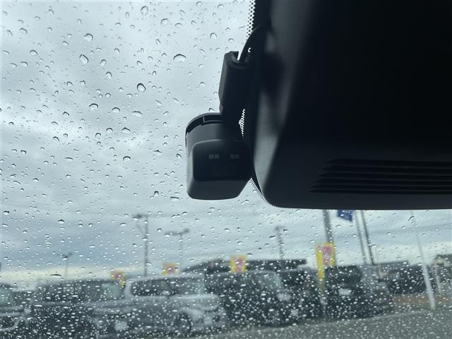 ノート Ｘ　純正ナビ　アラウンドビューモニター　インテリジェントインナーミラー　プロパイロット　前席シートヒーター　ステアリングヒーター　前後コーナーセンサー　衝突軽減システム　ＬＥＤヘッドライト（11枚目）