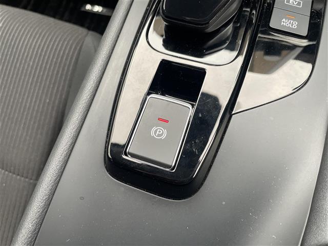 ノート Ｘ　純正ナビ　アラウンドビューモニター　インテリジェントインナーミラー　プロパイロット　前席シートヒーター　ステアリングヒーター　前後コーナーセンサー　衝突軽減システム　ＬＥＤヘッドライト（17枚目）