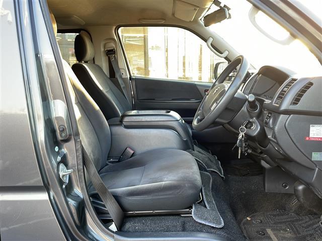 ハイエースバン スーパーGL ディーゼルターボ 4WD ワンオーナー 社外メモリナビ:CN-HE01WD バックカメラ 冬タイヤ積載 社外エンジンスターター 前後ドライブレコーダー 取扱説明書 保証書(23枚目)