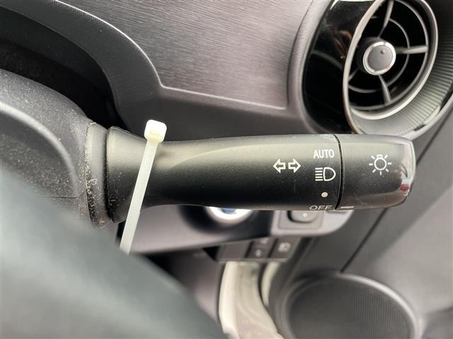 アクア Ｓスタイルブラック　純正ナビ　バックカメラ　トヨタセーフティーセンス　プリクラッシュセーフティーセンス　レーディパーチャーアラート　オートマチックハイビーム　横滑り防止システム　ステアリングスイッチ　電動格納ミラー（7枚目）