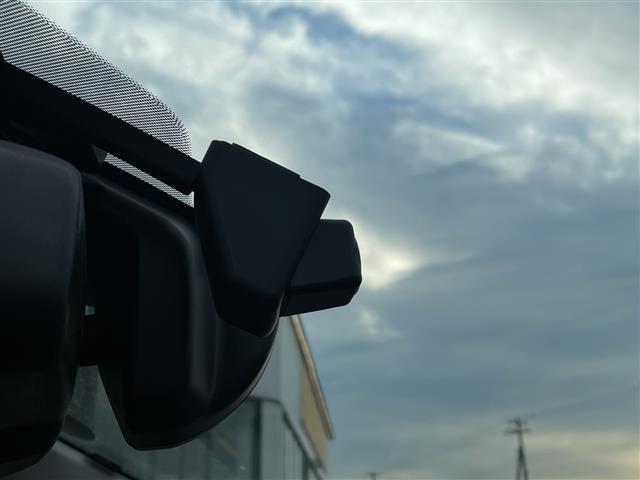 レガシィアウトバック リミテッド　純正ナビ　アイサイトＶｅｒ．３　衝突軽減ブレーキ　レーンキープアシスト　レーダークルーズコントロール　先行車発進告知　ブラインドスポットモニター　パワーバックドア　バックカメラ　ルーフレール（3枚目）