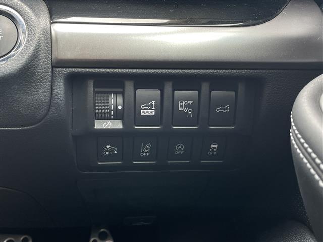 レガシィアウトバック リミテッド　純正ナビ　アイサイトＶｅｒ．３　衝突軽減ブレーキ　レーンキープアシスト　レーダークルーズコントロール　先行車発進告知　ブラインドスポットモニター　パワーバックドア　バックカメラ　ルーフレール（4枚目）