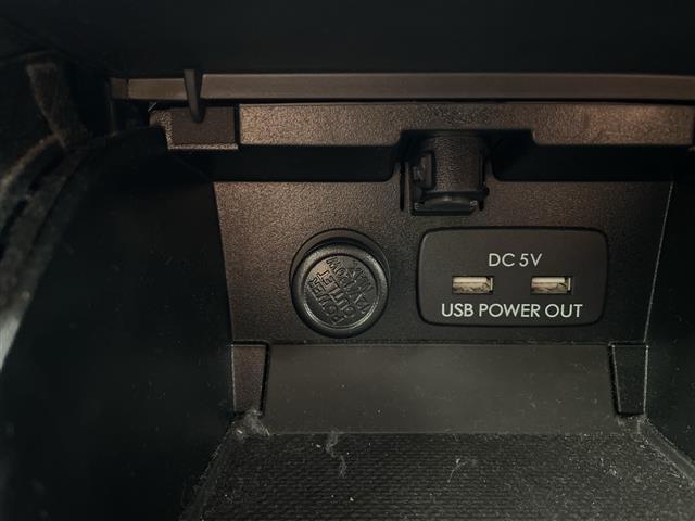 レガシィアウトバック リミテッド　純正ナビ　アイサイトＶｅｒ．３　衝突軽減ブレーキ　レーンキープアシスト　レーダークルーズコントロール　先行車発進告知　ブラインドスポットモニター　パワーバックドア　バックカメラ　ルーフレール（10枚目）